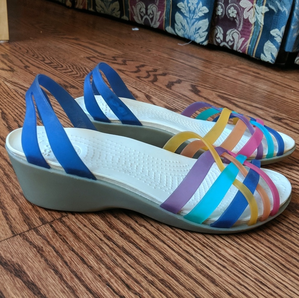 Crocs rainbow Huaraches EUC size 6